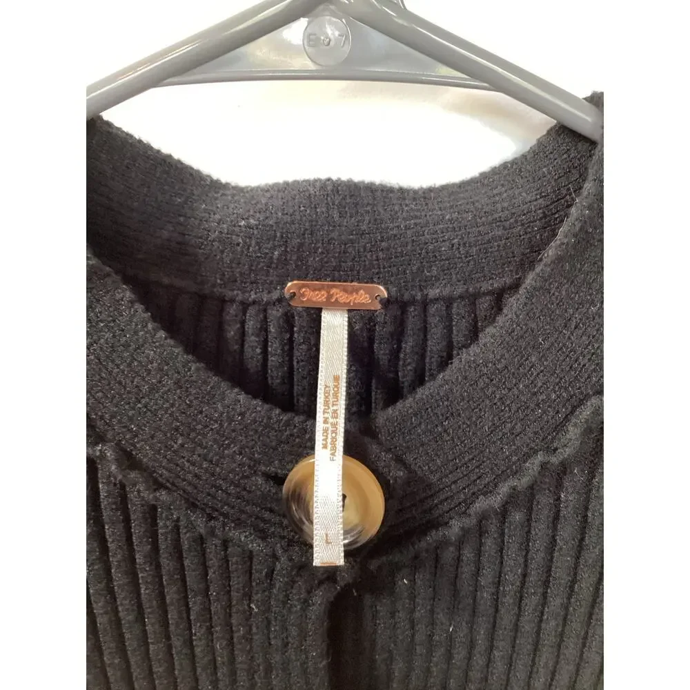 Free People Women's Button Front Naiome Micro Ribbed Cropped Vest Black SZ Large